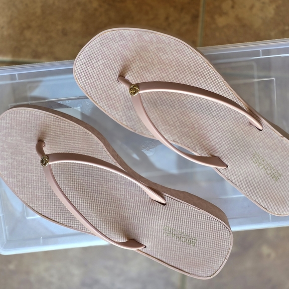 💫2 For $35💫 Bundle Corresponding Items For Deal!!! MK Powder Pink Sandals - Picture 1 of 6